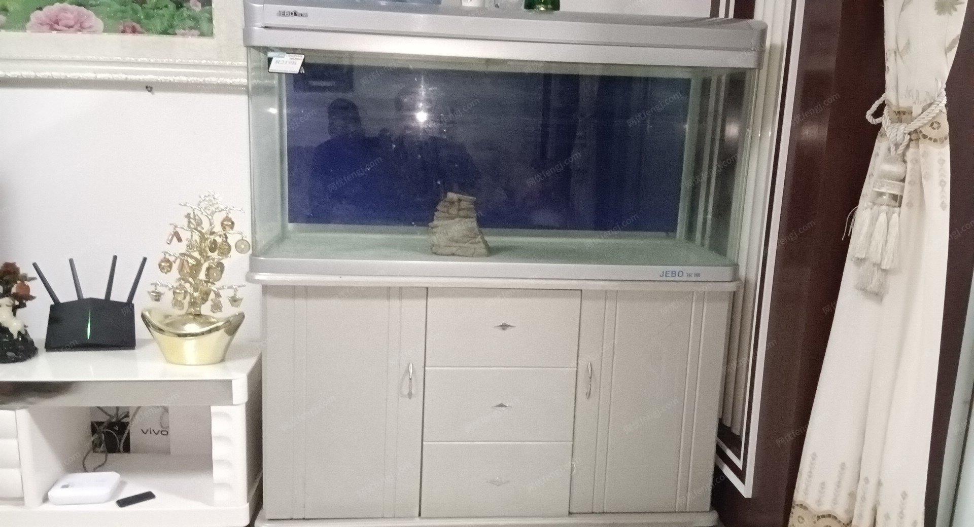 甘肃白银鱼缸长1.2米出售，有喜欢的朋友欢迎议价