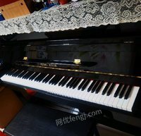 广西桂林因孩子住校没空练，出售珠江钢琴，95成新