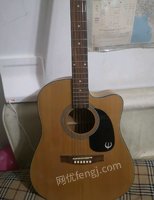 新疆乌鲁木齐出售8成新自用吉他