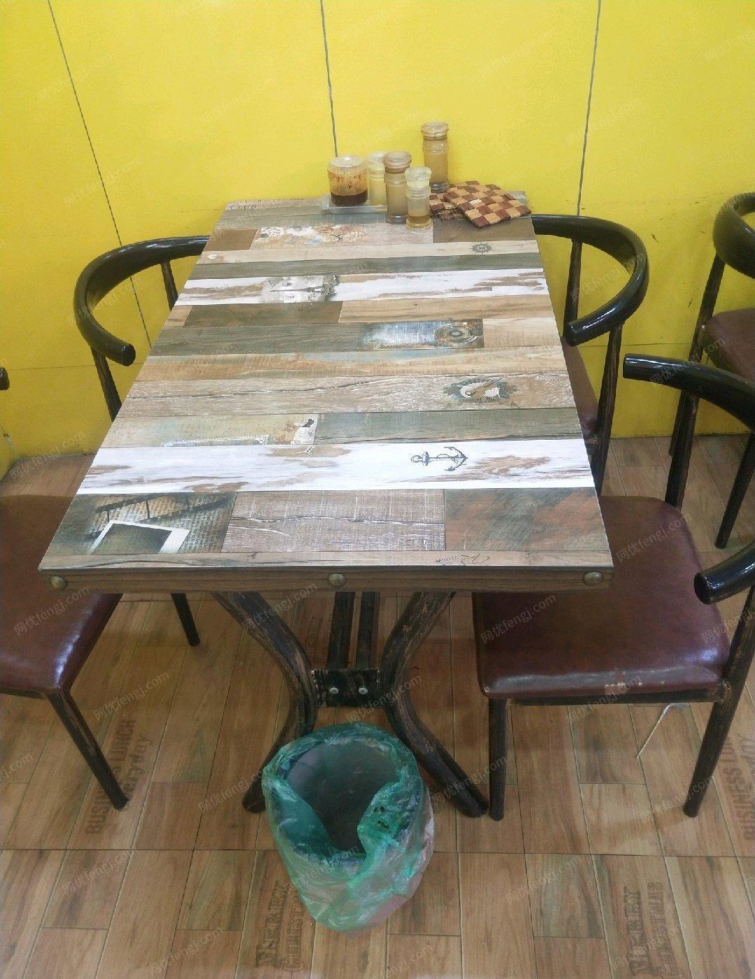 青海西宁由于增加了东西，处理自己饭店用得桌椅