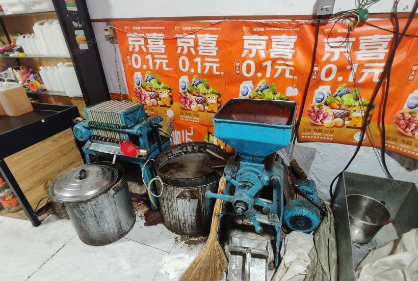 山东济南榨油机，麻汁磨子，花生酱磨子，香油生产设备，整套便宜处理