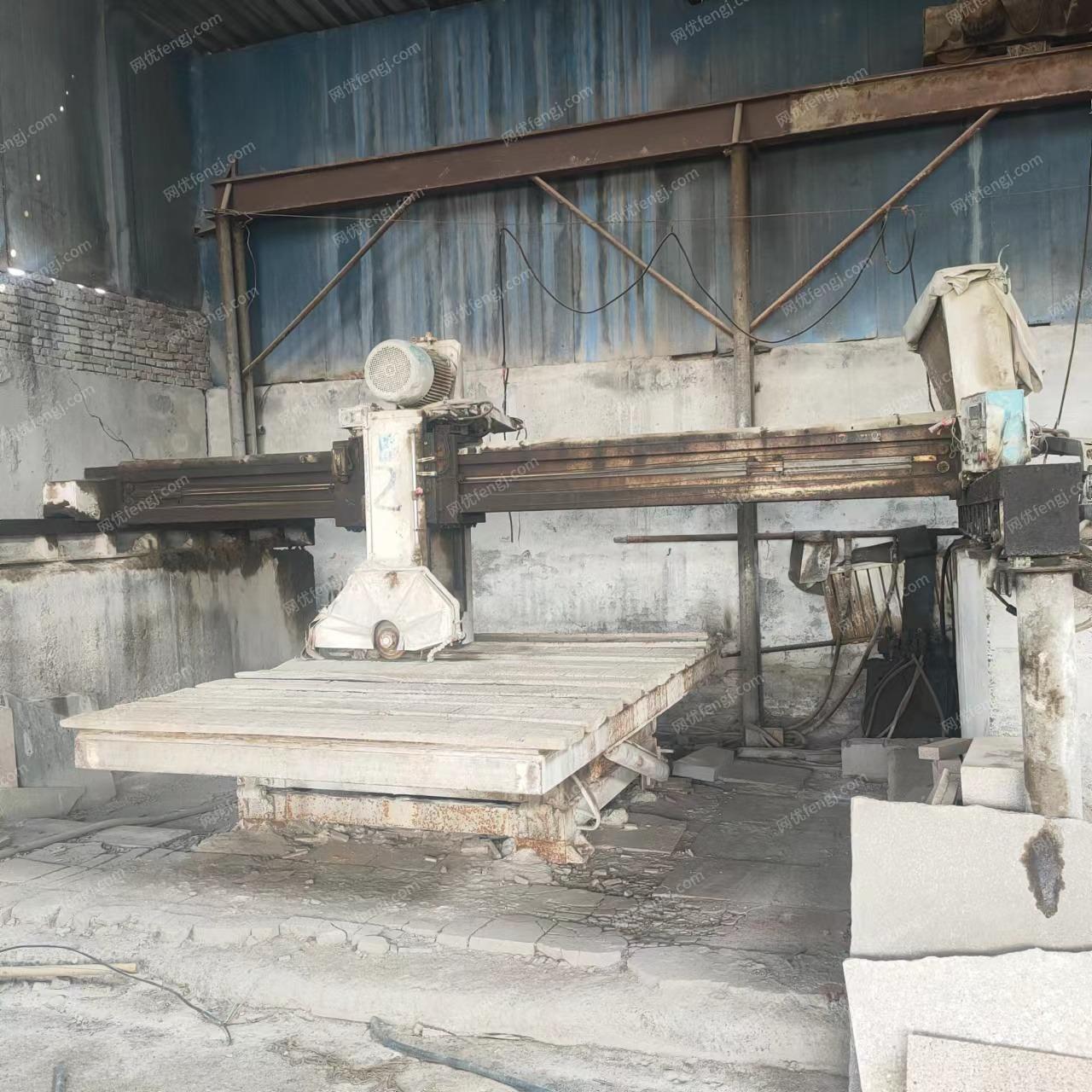 石材厂就近急处理3台大型,6台中型红外线切割机，雕刻机，磨边机各1台，设备在新疆奎屯市，详见图