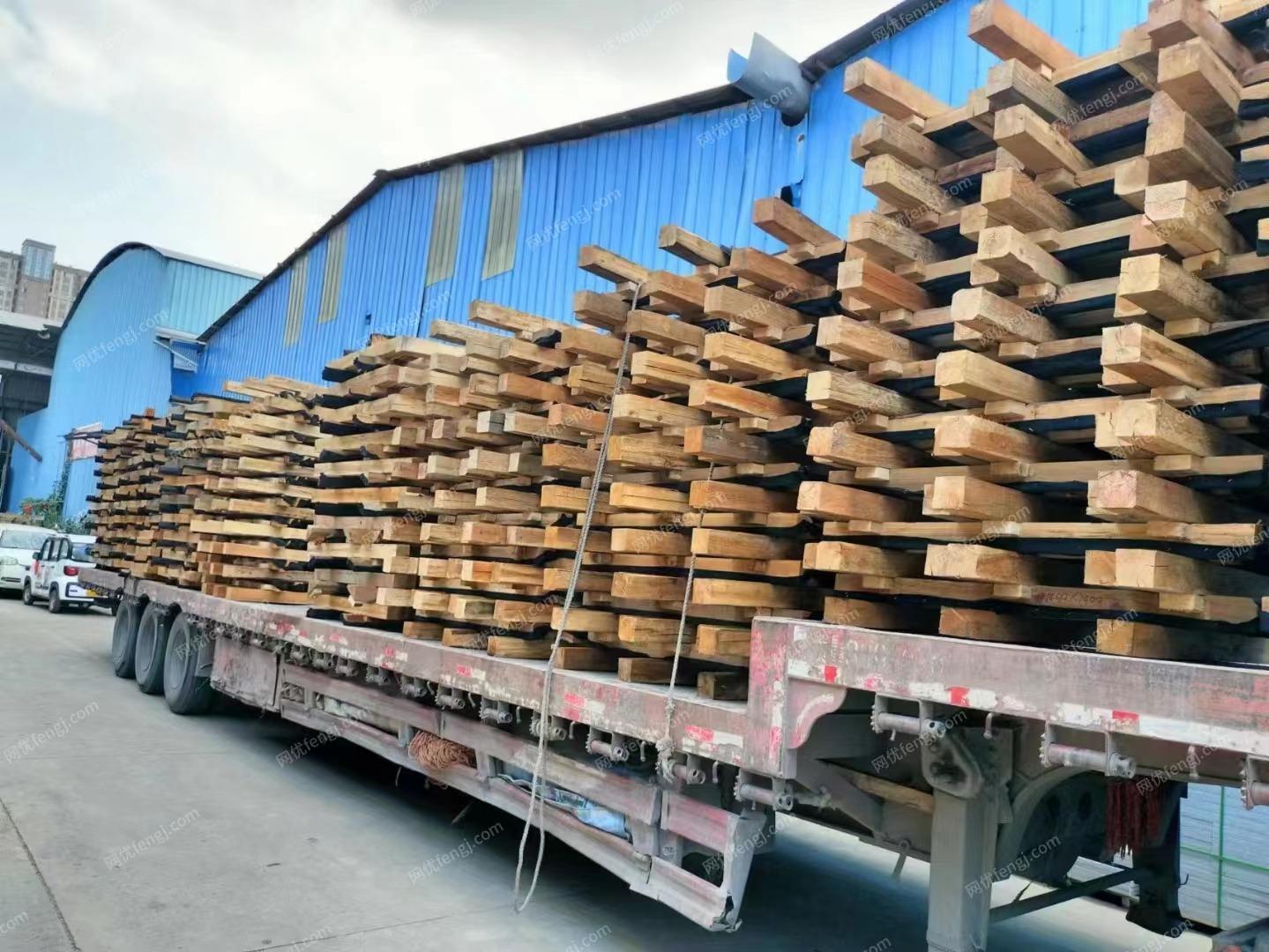铝厂出售各种尺寸松木木托，上面2根木方，下面3根木方