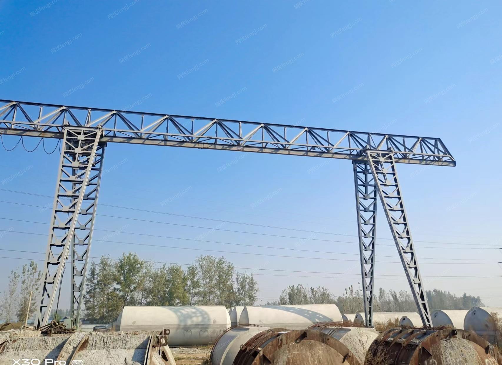 山东菏泽出售20吨龙门吊20+7+7米，200米轨道、处理价9万