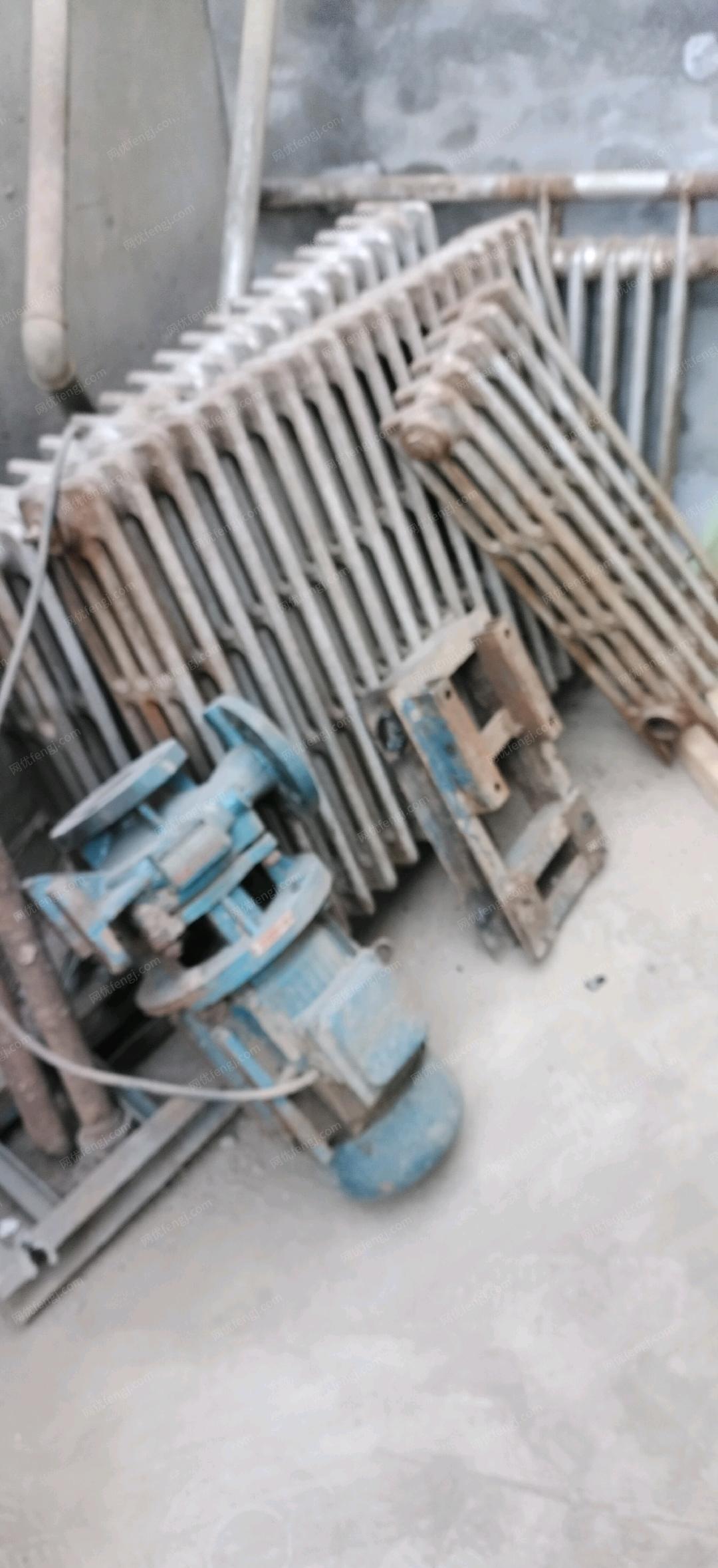 新疆阿克苏二手3吨供热热水锅炉配套设施出售