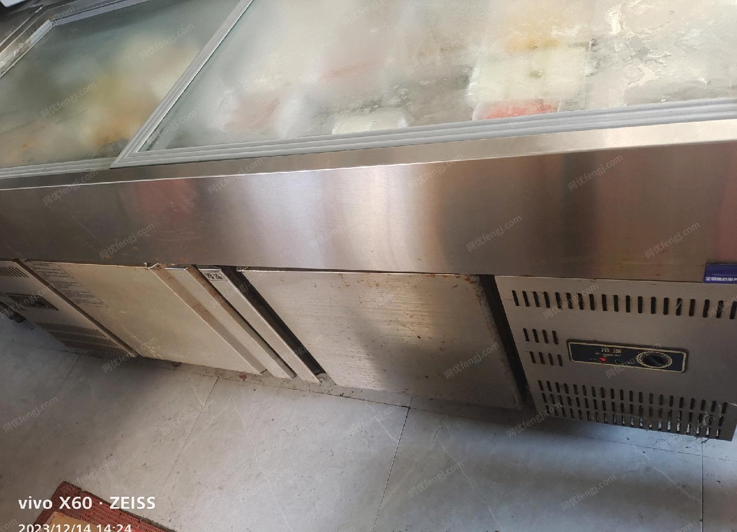 浙江温州店不开了，设备出售冰箱4台都2温区冷冻和冷藏，工作台带冷冻