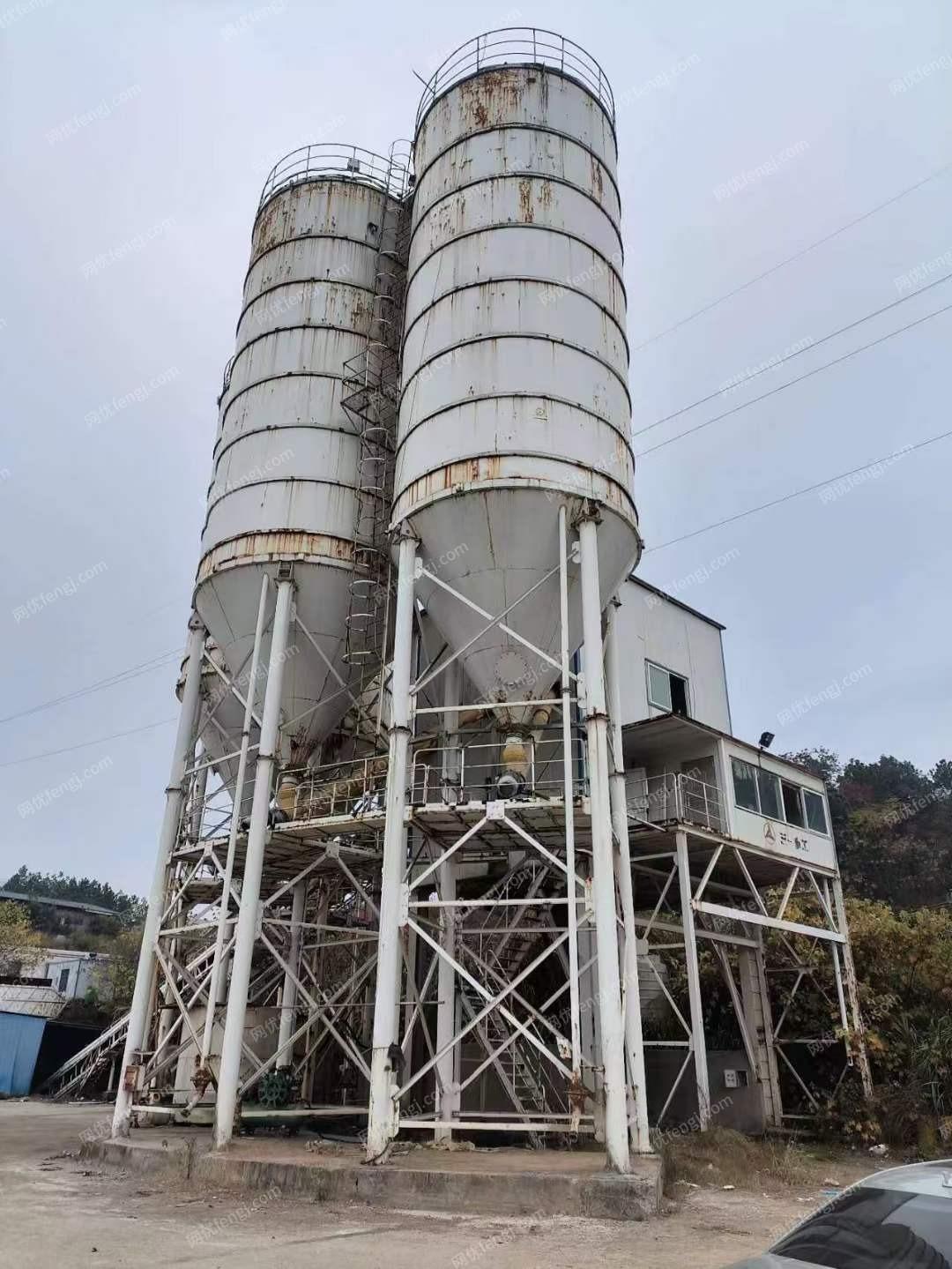 湖南永州出售两个200吨水泥罐，直径4.2米，
