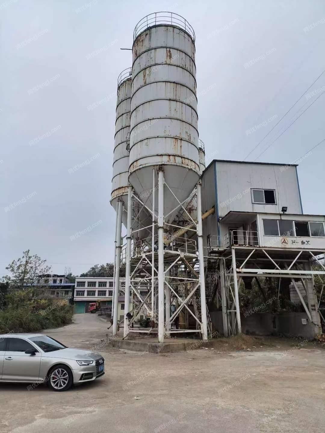 湖南永州出售两个200吨水泥罐，直径4.2米，