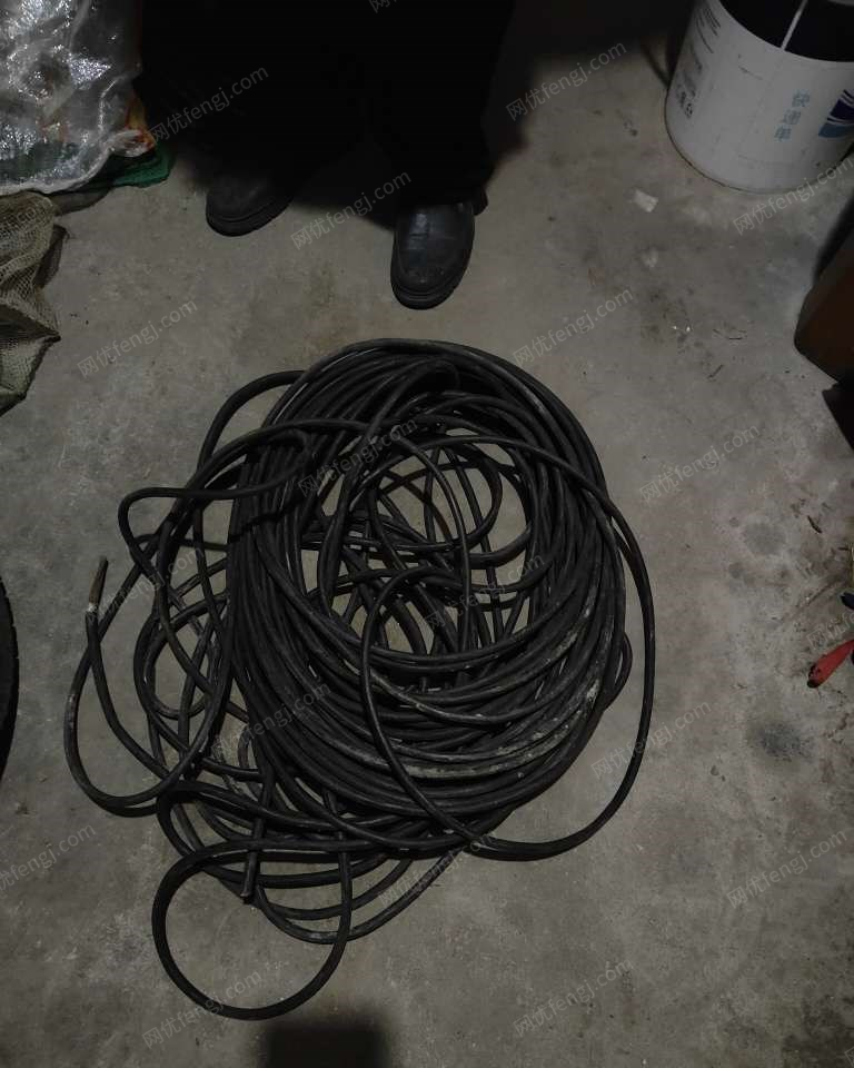 山东济南出售一个1吨的倒链。还有四五十米三芯电缆线