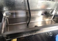 青海西宁九成新不锈钢水槽，操作面台，节能翅片桶和三线灶低价处理