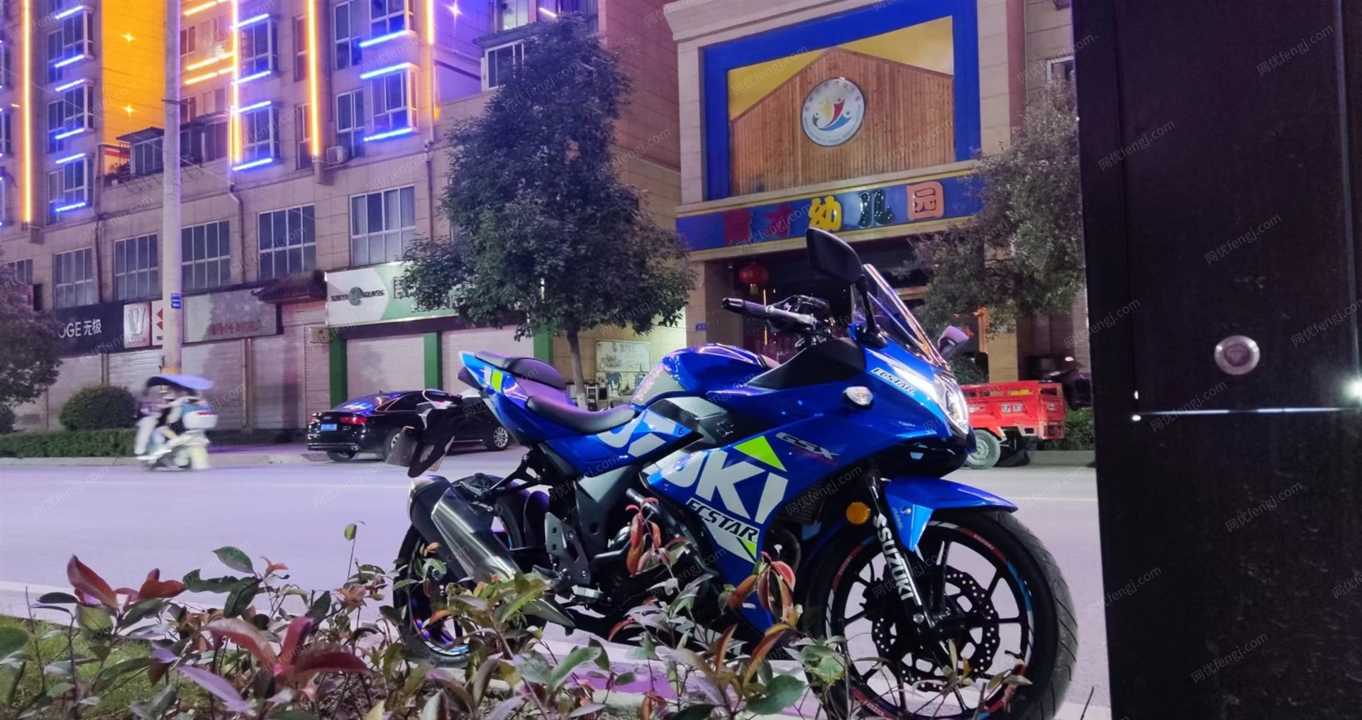 甘肃陇南出售摩托车，豪爵铃木gsx250r，21年7月生产的车，一手户，手续齐全，8000多，无倒无摔