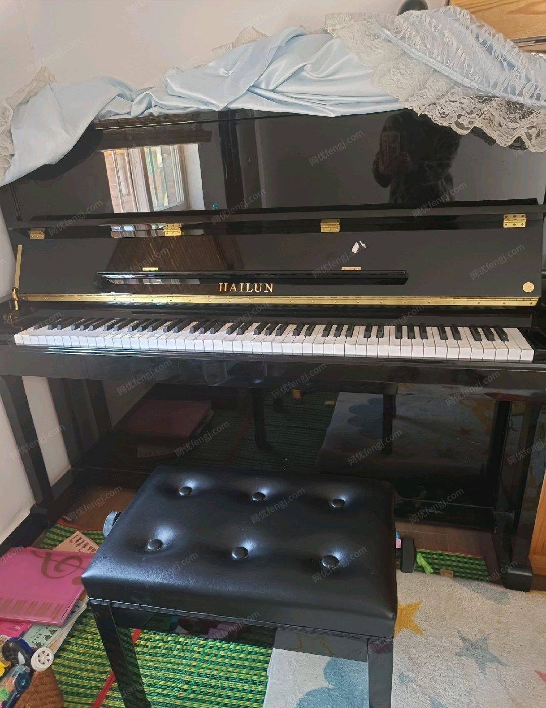 云南普洱海伦牌二手钢琴出售