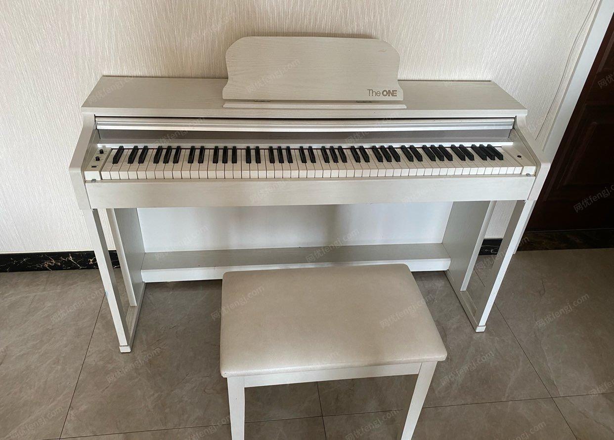 青海西宁九成新智能钢琴个人物品出售