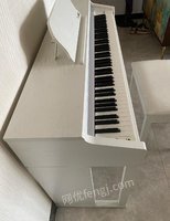 青海西宁九成新智能钢琴个人物品出售