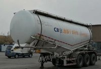 出售2018年3月瑞江水泥罐车（干混砂浆罐）自重6.8吨，8米长，32方罐