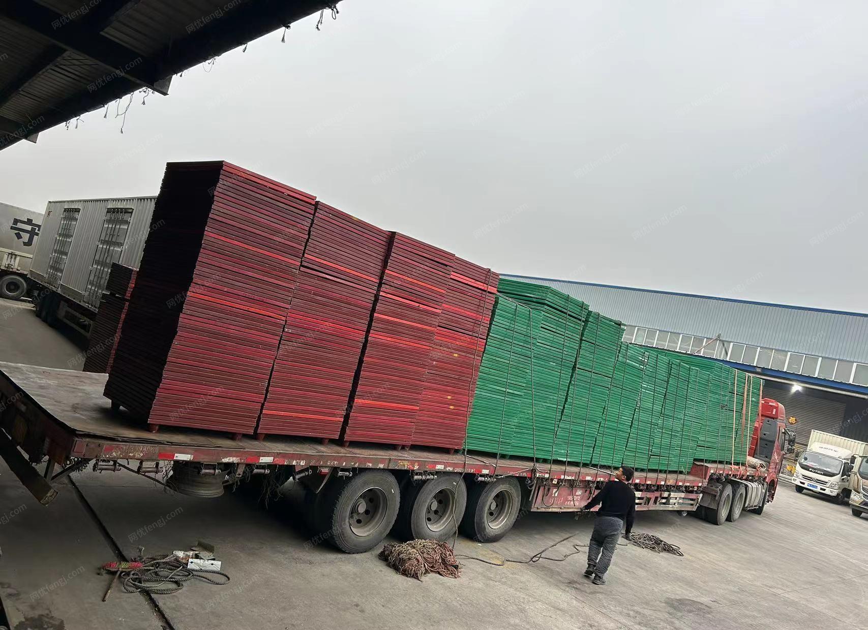 河南郑州出售二手铁托盘，1.1×1.2米自重19公斤左右，动载2吨，静载5吨