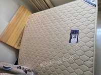 浙江金华出售自用床垫1.5米宽 和 1.8米宽两张，另外一个30CM加宽床