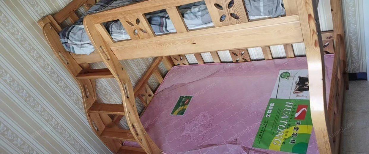 青海西宁八成新木质高低床低价出售