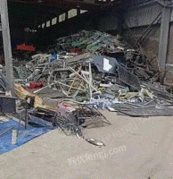 长期回收各种废铁　废玻璃