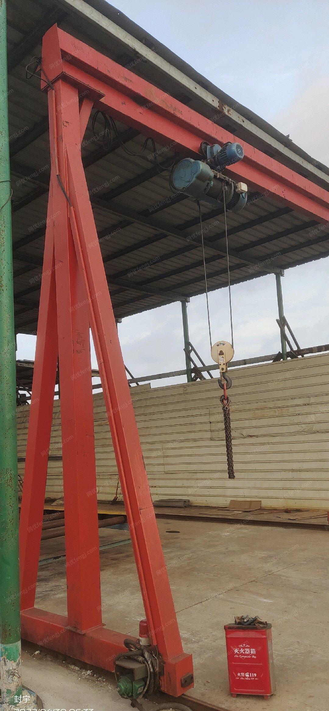 海南海口五吨龙门吊便宜出售，全新的两台，只用了三四个月