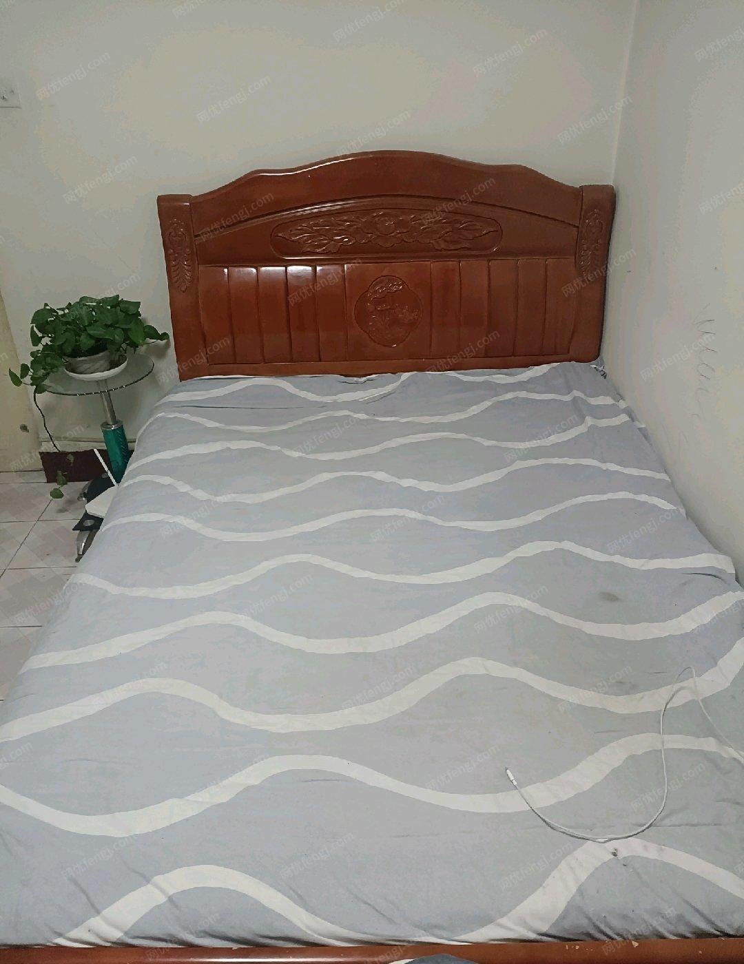 青海西宁便宜处理床1.8×2米