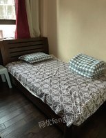 新疆乌鲁木齐曲美品牌家具出售．全实木，单人床！床垫1.2*1.9