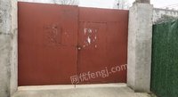 河南信阳本人出售两副大门和厂房钢构屋顶及彩钢瓦。
