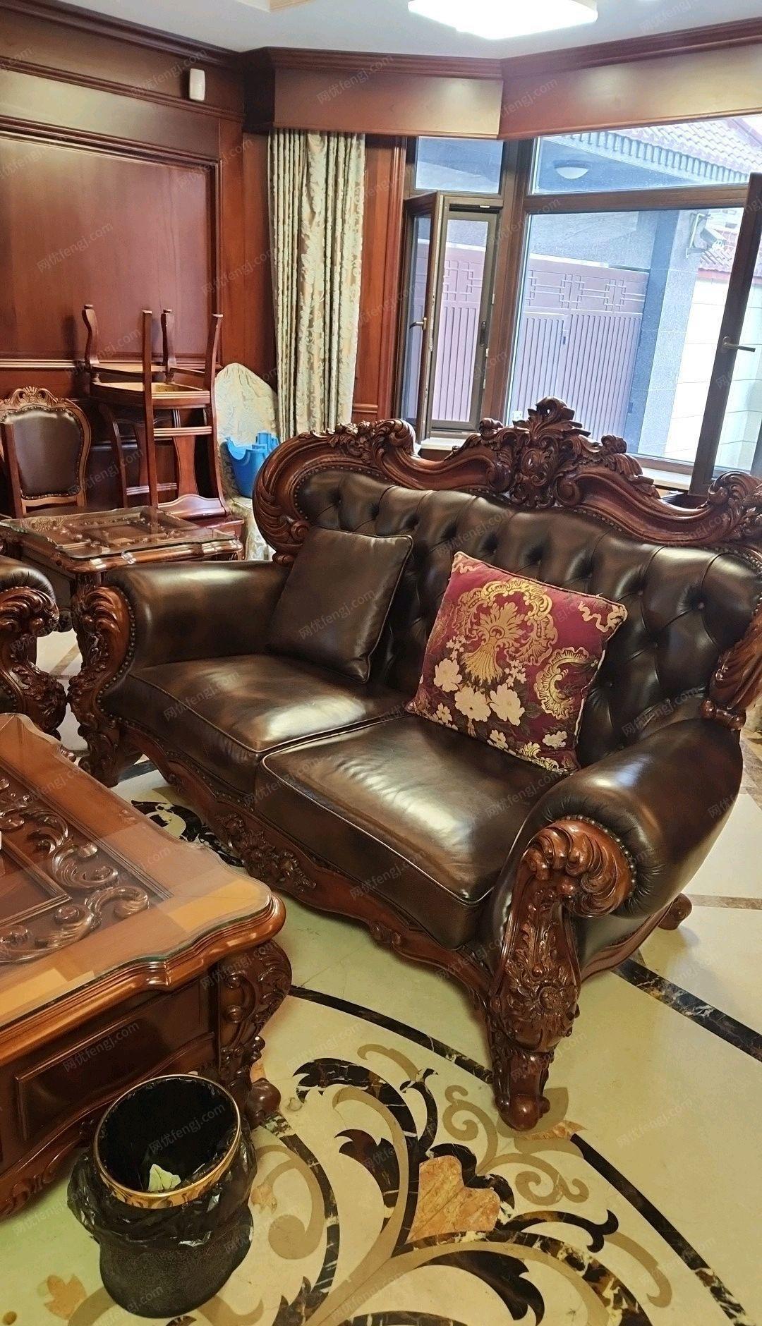 上海宝山区凤溪拆迁急需出售八成新沙发，需要老板联系