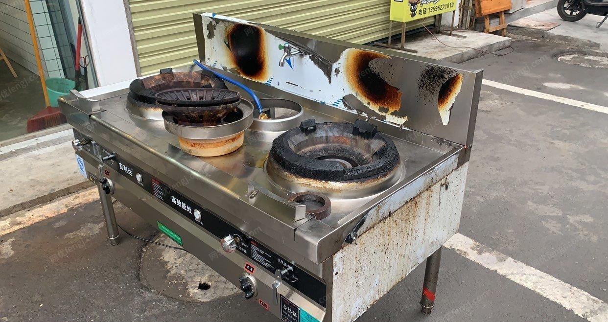 贵州遵义厨房太小换设备现出售用了三个月猛火灶