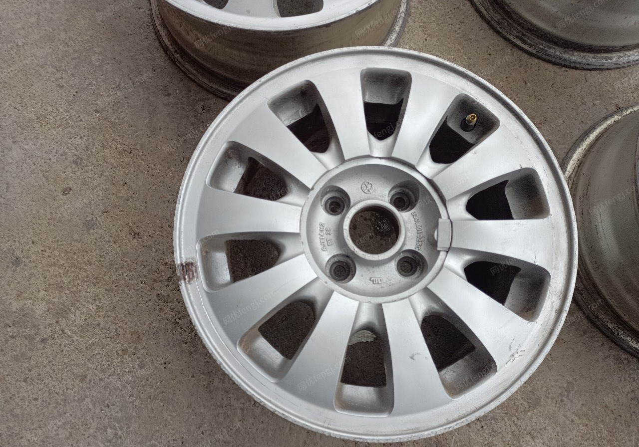 江西赣州出售14寸轮毂。铝合圈。用得上的联系。