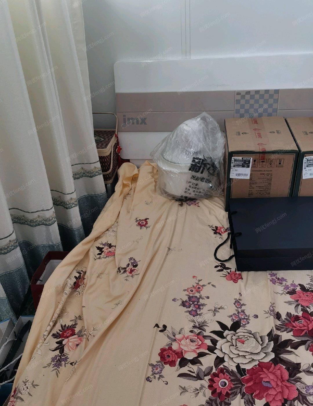 四川泸州九成新单人床可储物送乳胶床垫出售