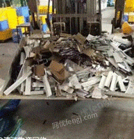长期回收废铝　不锈钢　生铁　玻璃瓶