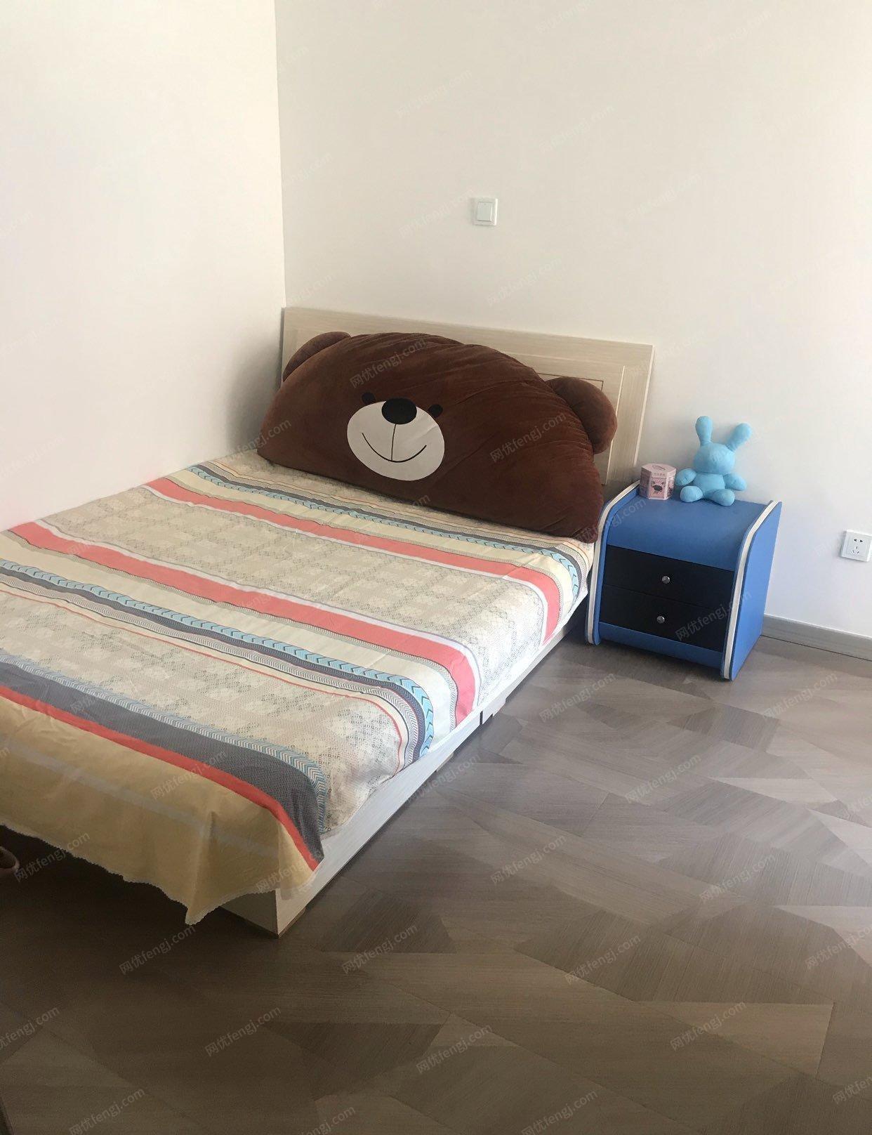 宁夏银川1.5米床带床垫底价出售