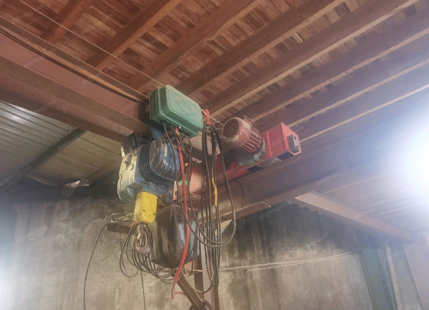 江苏无锡一吨正常使用吊机出售加工字钢