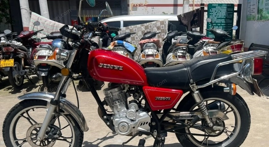 河南驻马店山阳红色125，八成新摩托车出售