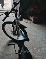 江苏南京牌的自行车赛车，九成新，转让300元