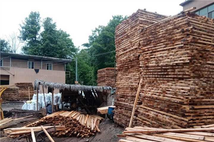 云南红河哈尼族彝族自治州建筑木方低价出售
