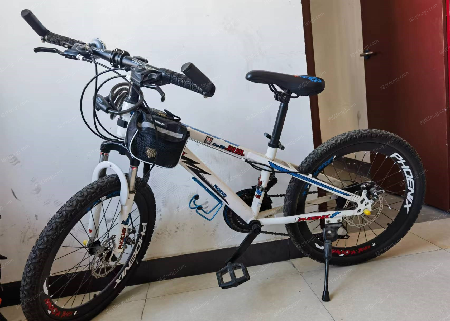 江苏南京8成新的22寸凤凰山地自行车出售，现在孩子大了骑着太矮了。同城自提