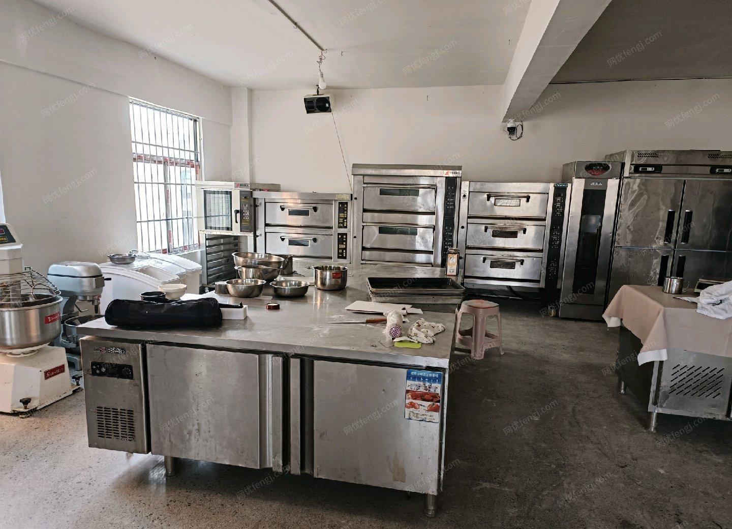 贵州贵阳出售烤箱，打蛋机，和面机，风炉，及其他工具。
