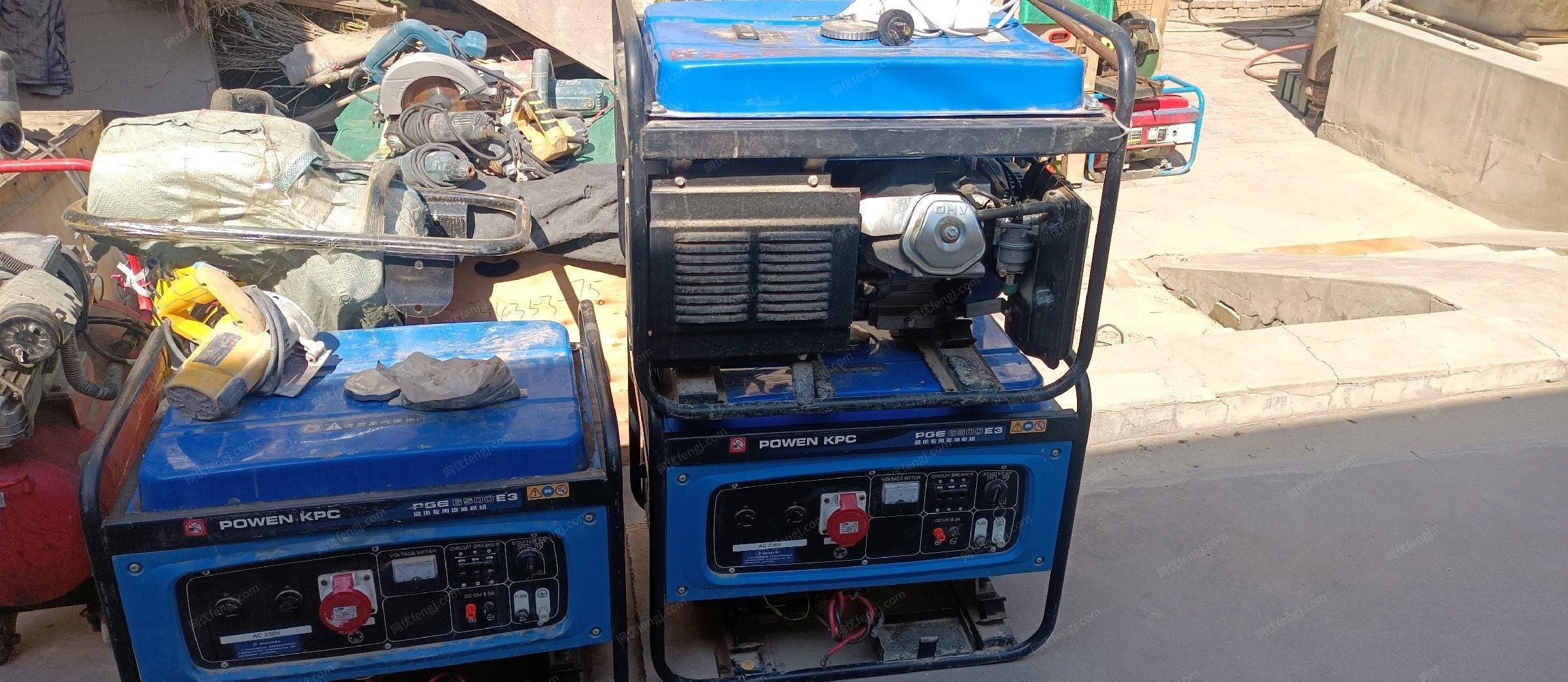 甘肃兰州9.9成新发电机出售，，双缸汽油机