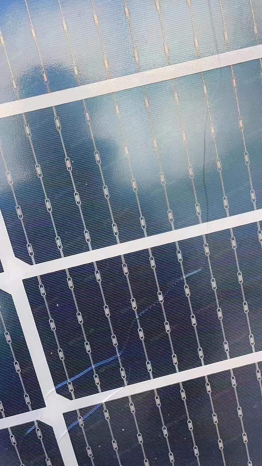上海出售3000片太阳能光伏板