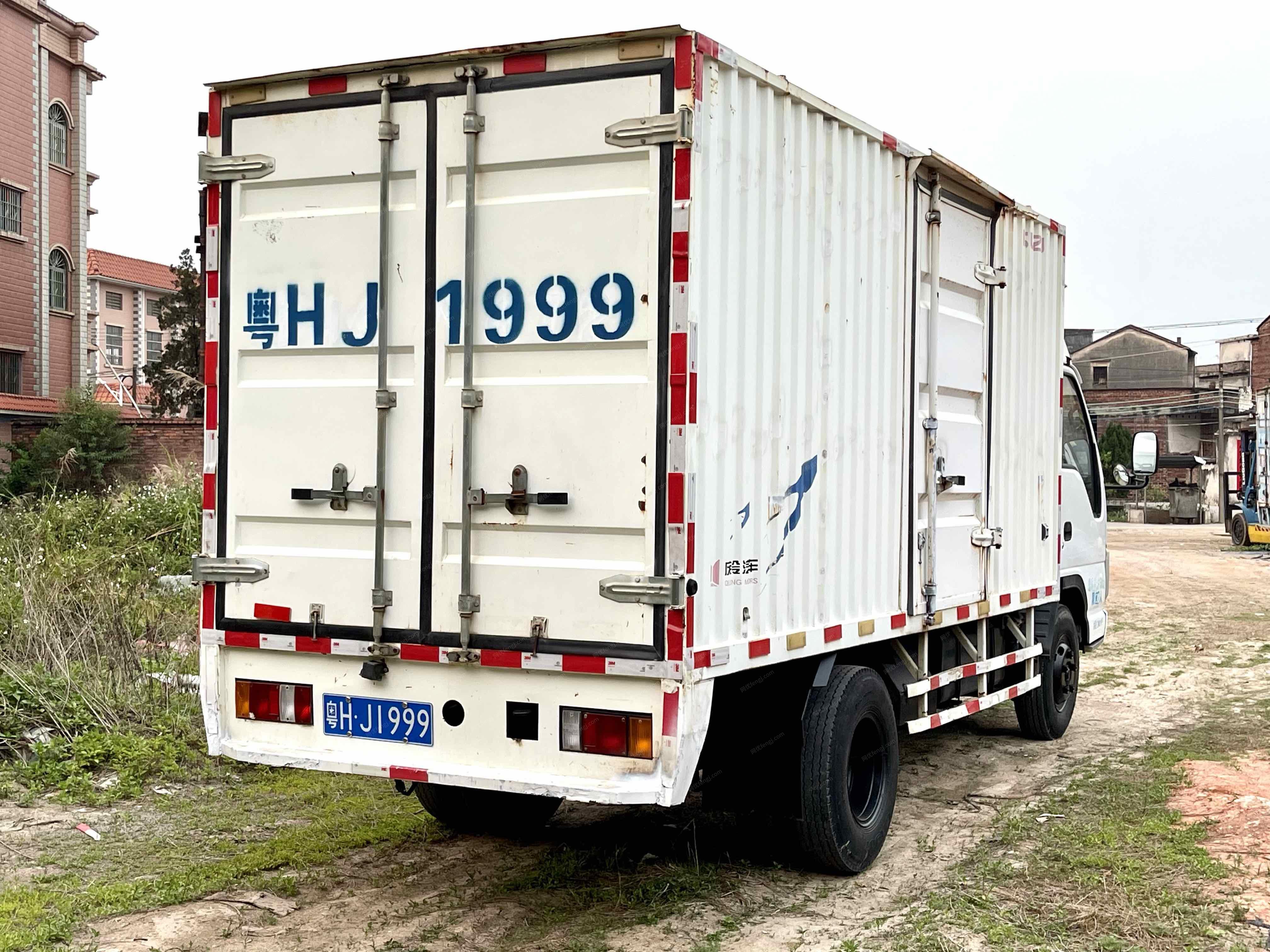 出售五十铃ELF100P轻型厢式货车，粤H肇庆户蓝牌