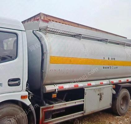出售自用东风多利卡国五油罐车，实装9吨半左右 带正星大流量加油机
