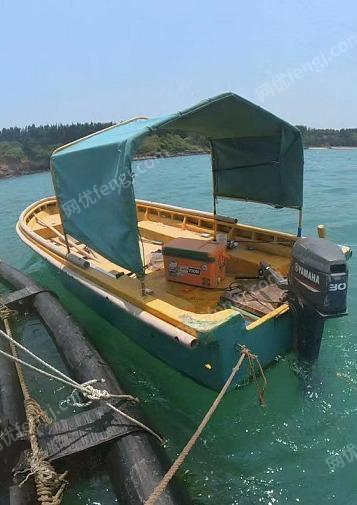 本人因为换大船 出售玻璃钢海用钓鱼艇，雅马哈30P 2冲 4米8、1米8宽