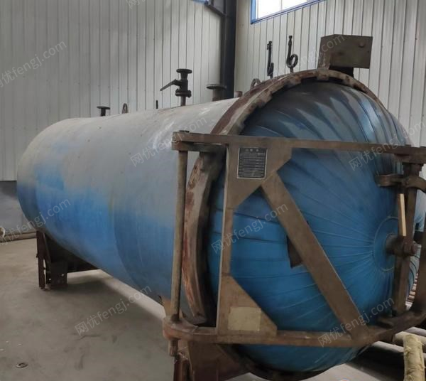 河北衡水出售旧硫化罐,内轨道长4米,4吨重,内径1.7米5成新