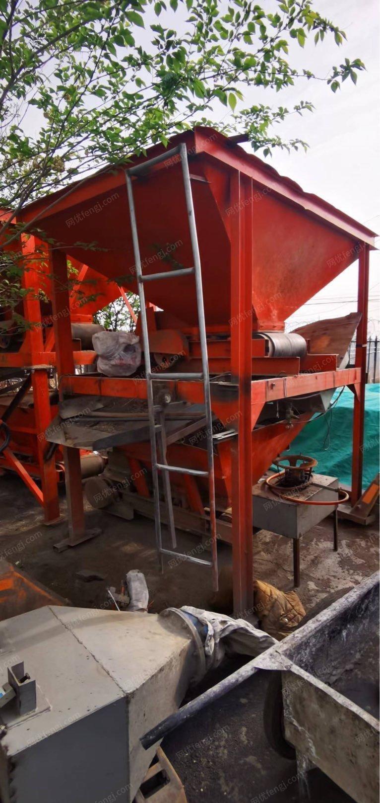 新疆乌鲁木齐立轴式快速混凝土搅拌站机，自动上料机，螺杆式空压机，铲车