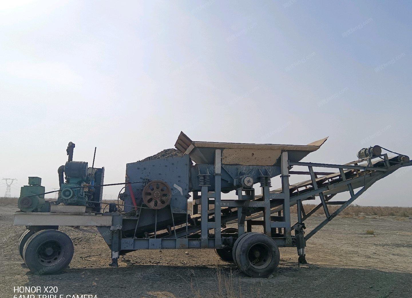 新疆乌鲁木齐移动破煤矸石破煤，破石机，低价出售