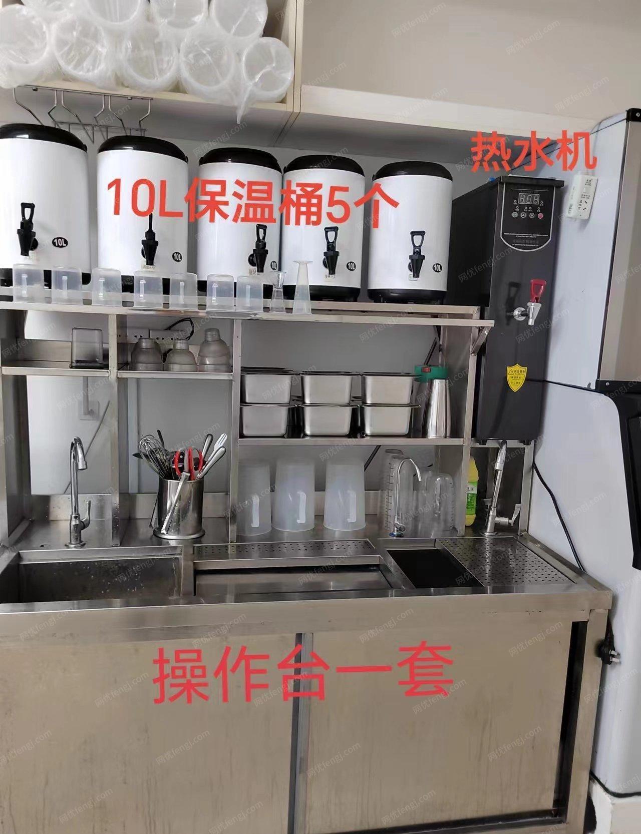 广西河池9.5成新奶茶店一套设备转让（制冰机 冰柜 操作台 等）
