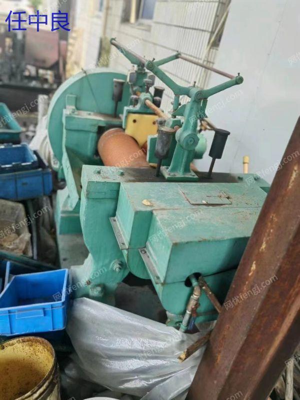 市场库存两台100吨平板硫化机 和一台9寸开炼机