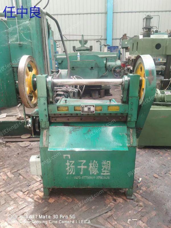 市场库存两台100吨平板硫化机 和一台9寸开炼机